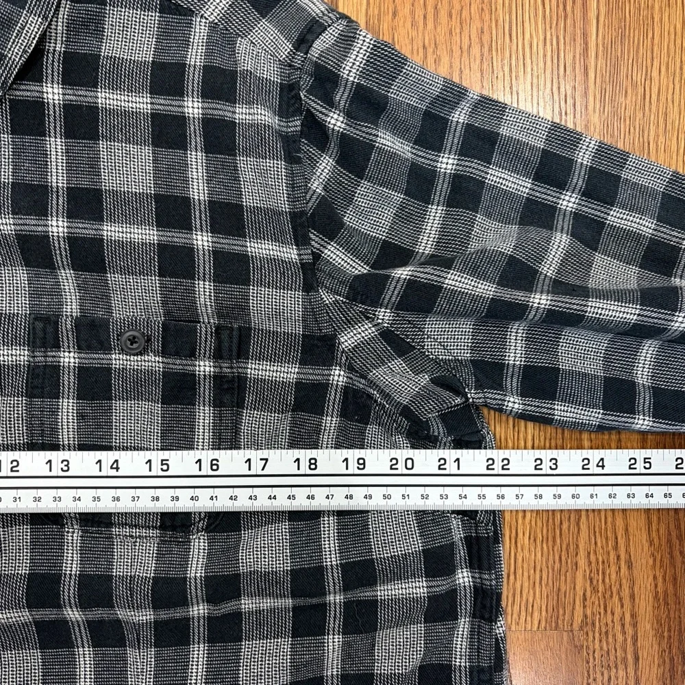 Duluth Trading Women's Free Swingin' Flannel Shirt - Picture 6 of 9